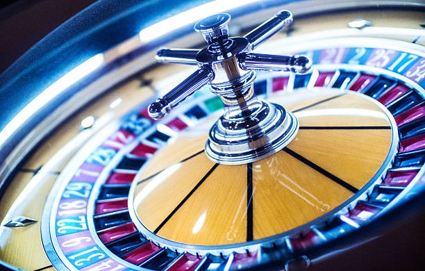 mantulslot mobile app dashboard showing live casino tables and sportsbook options